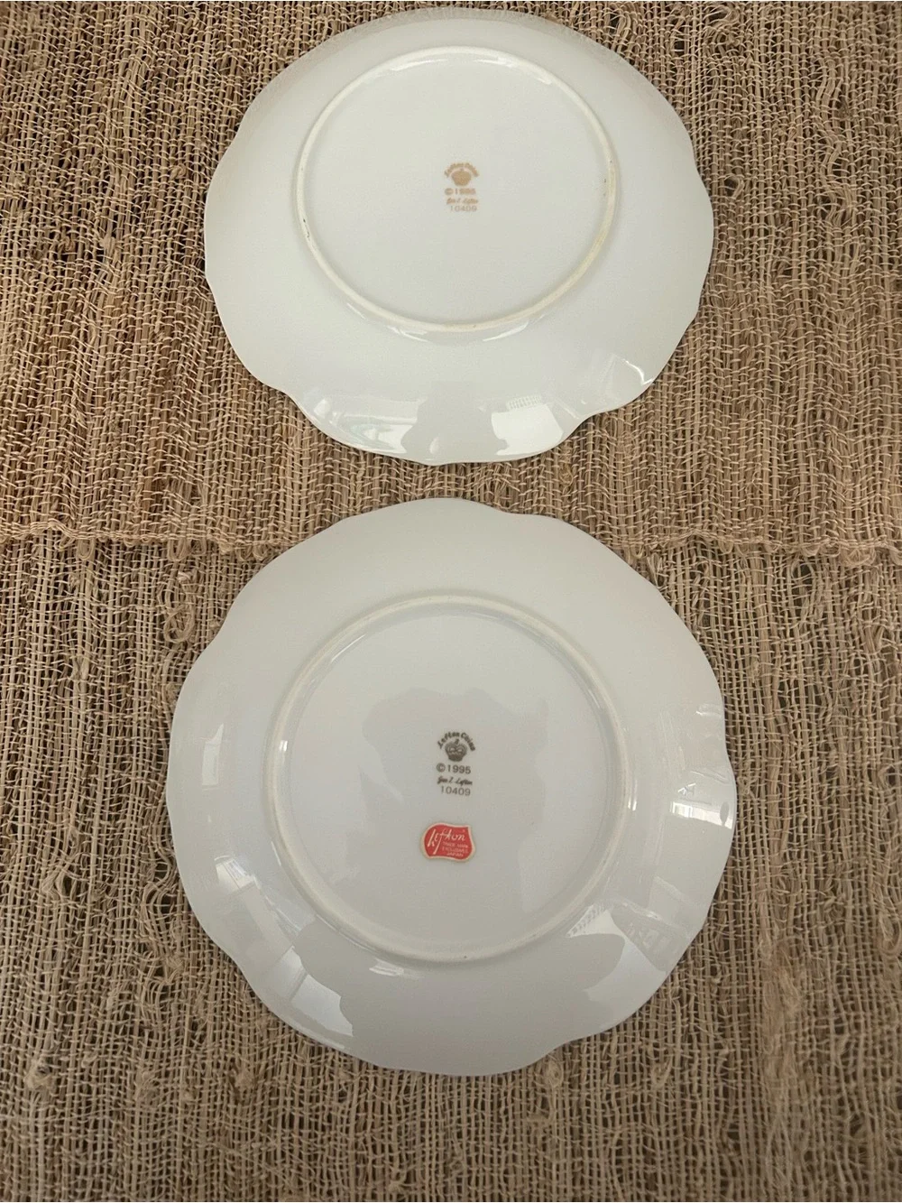 Vintage Lefton Holly Berry 7” Christmas Plates  Set of 2. 1995. Japan.  EUC